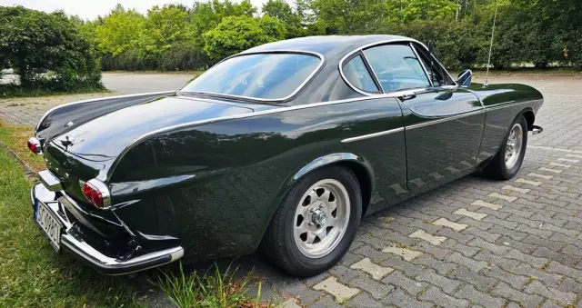 VOLVO P1800 