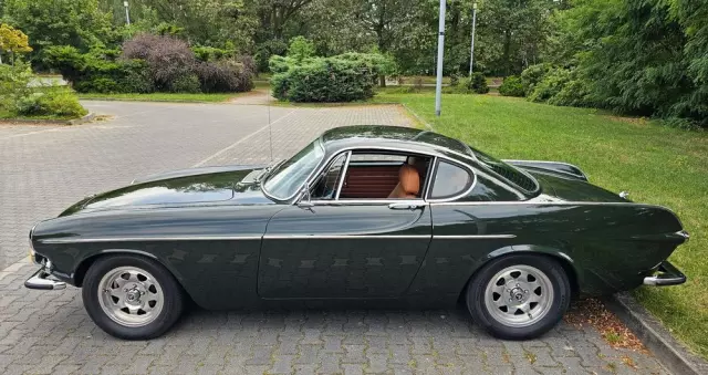 VOLVO P1800 