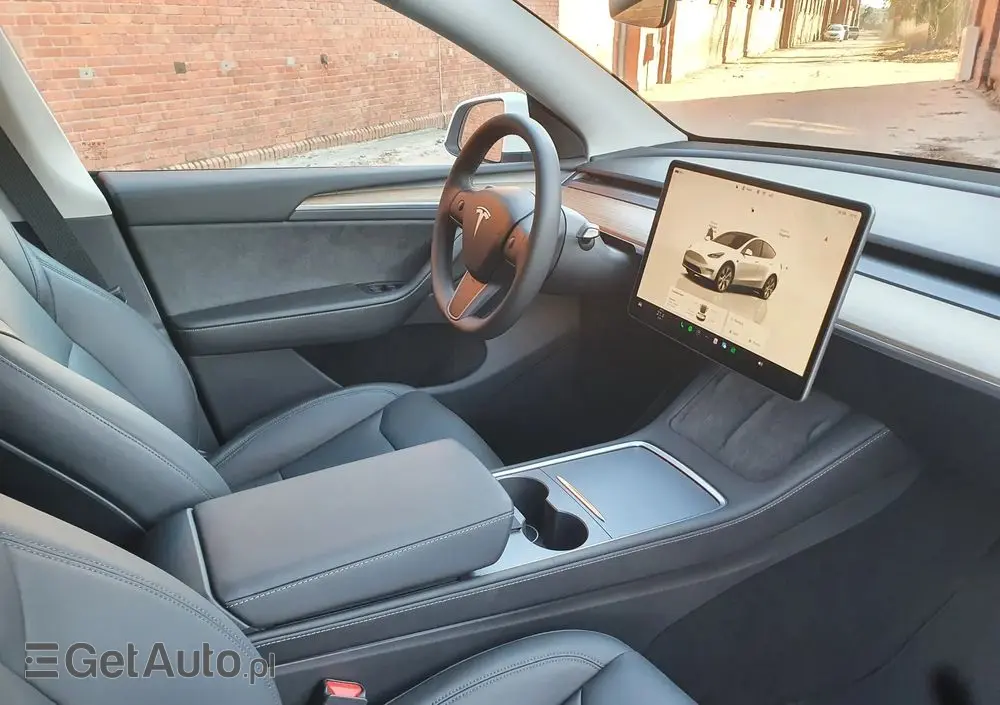 TESLA Model Y Long Range RWD