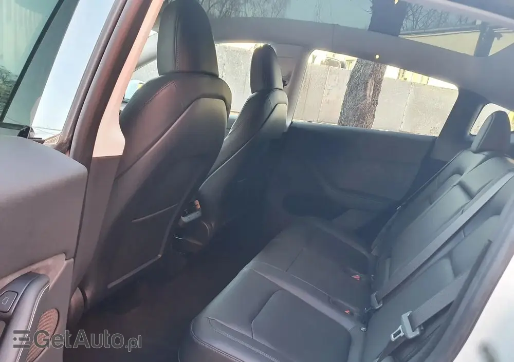 TESLA Model Y Long Range RWD