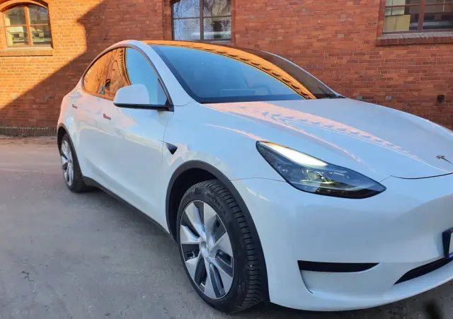 TESLA Model Y Long Range RWD