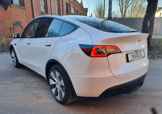 TESLA Model Y Long Range RWD