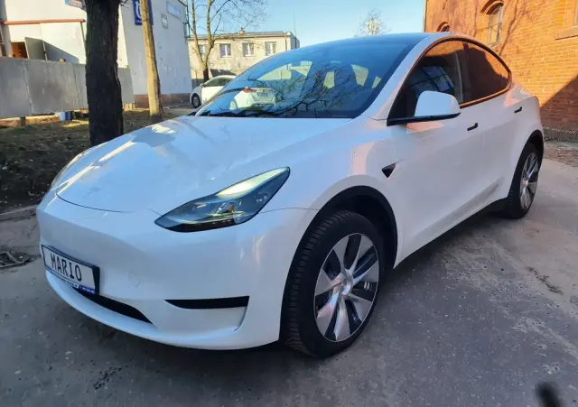 TESLA Model Y Long Range RWD