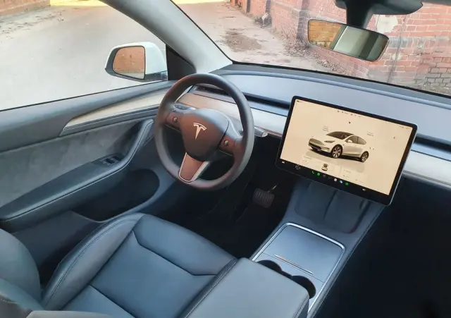 TESLA Model Y Long Range RWD