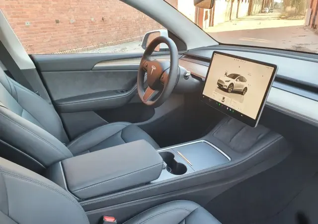 TESLA Model Y Long Range RWD