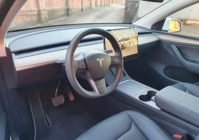 TESLA Model Y Long Range RWD