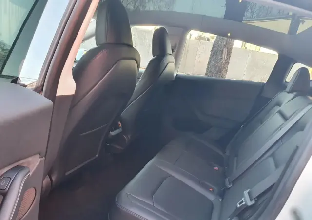 TESLA Model Y Long Range RWD
