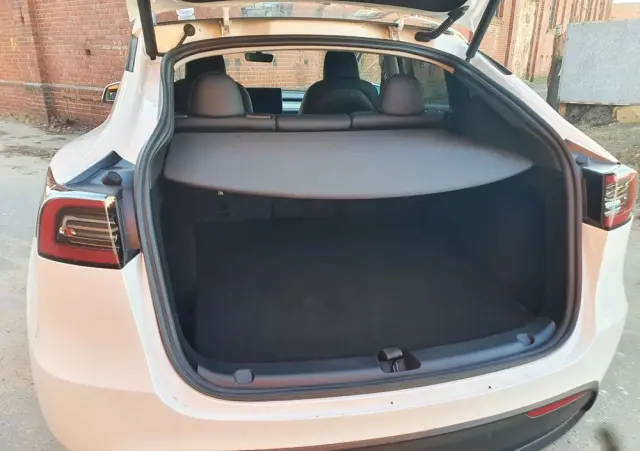 TESLA Model Y Long Range RWD