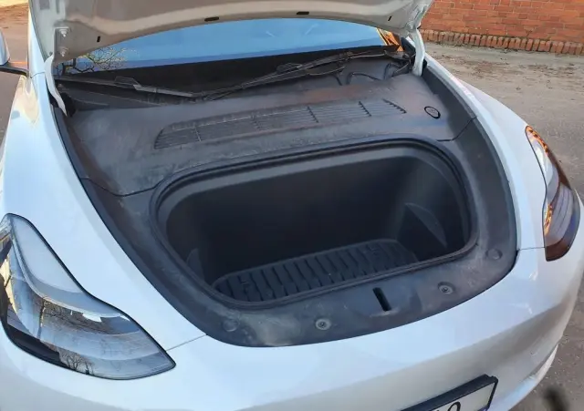 TESLA Model Y Long Range RWD