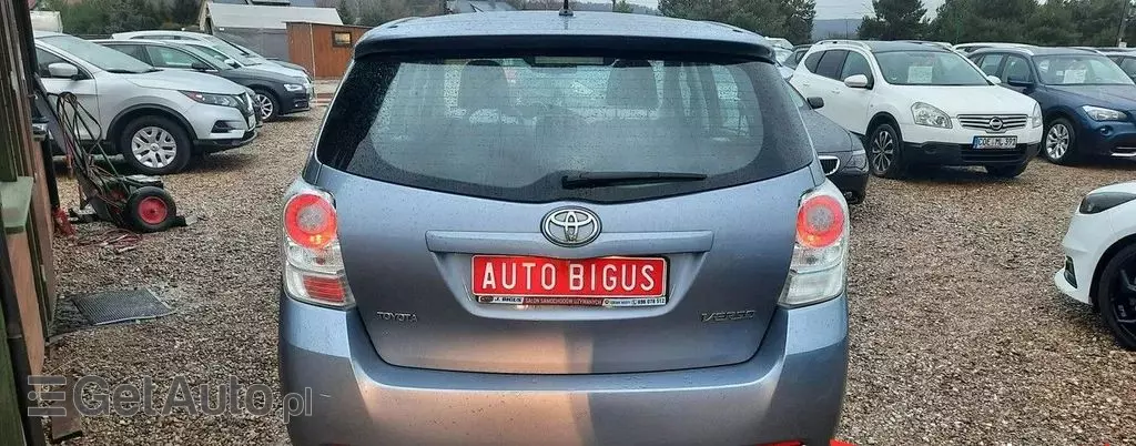 TOYOTA Verso 