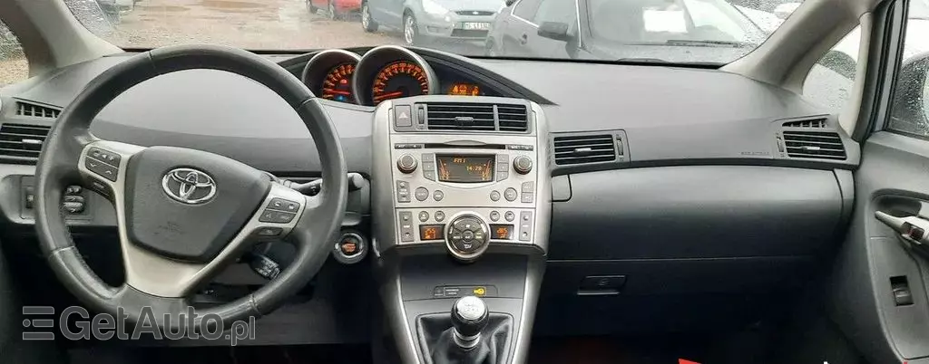 TOYOTA Verso 