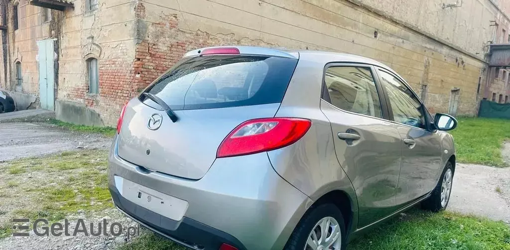 MAZDA 2 