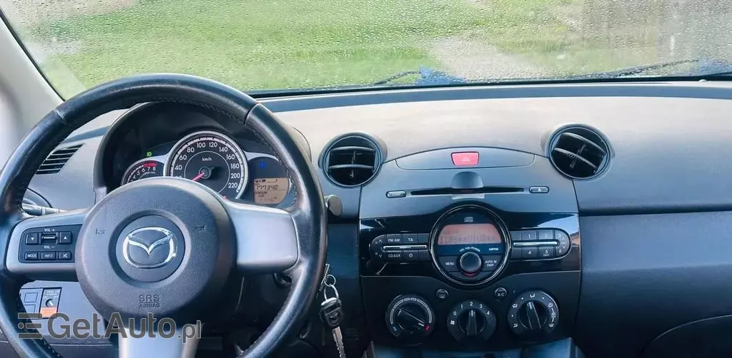 MAZDA 2 