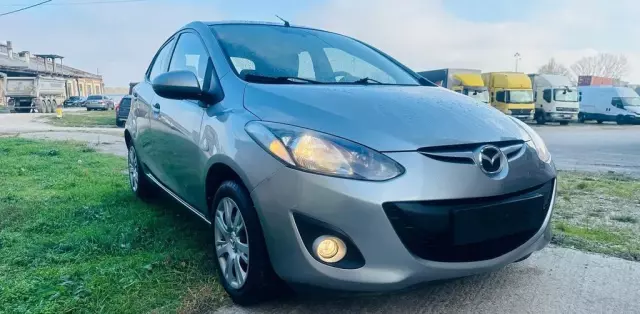 MAZDA 2 