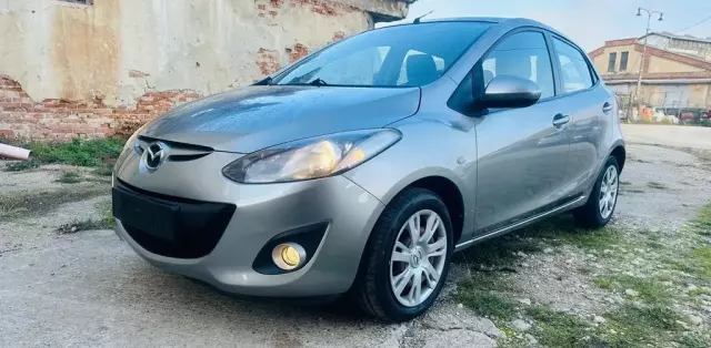 MAZDA 2 