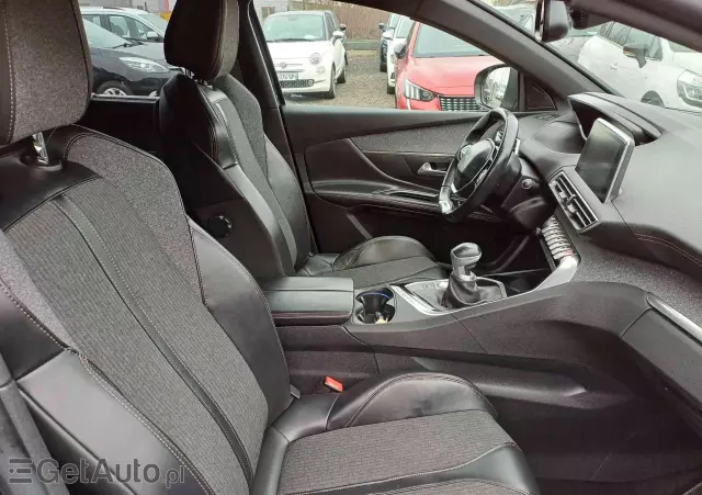 PEUGEOT 5008 Allure 150