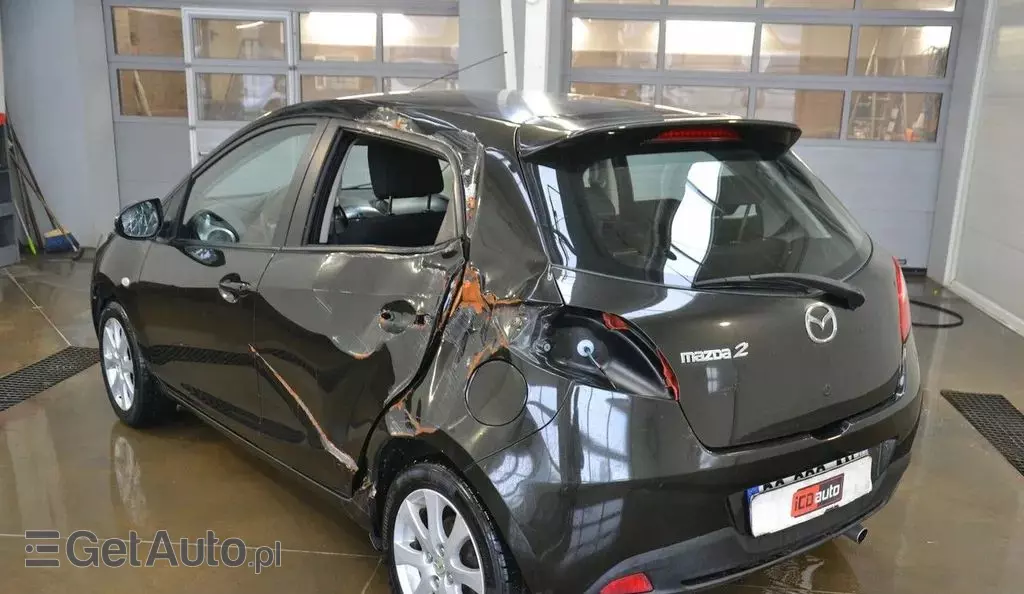 MAZDA 2 
