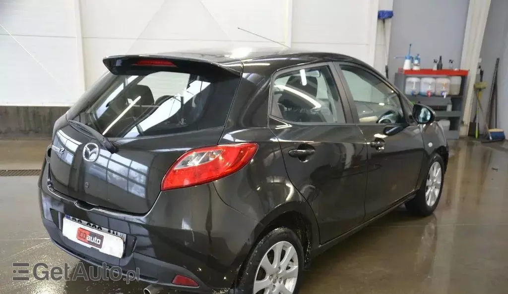 MAZDA 2 