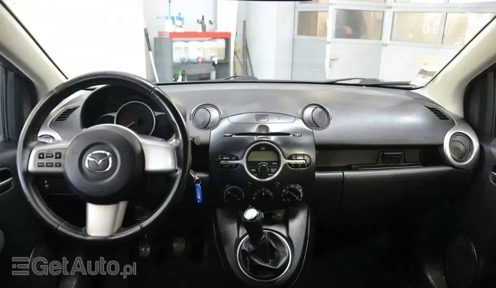 MAZDA 2 