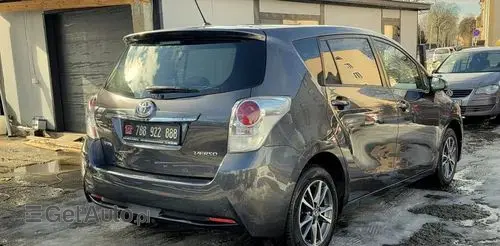 TOYOTA Verso 