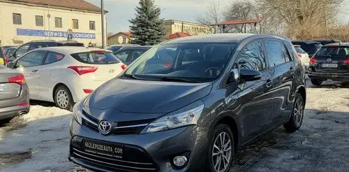 TOYOTA Verso 