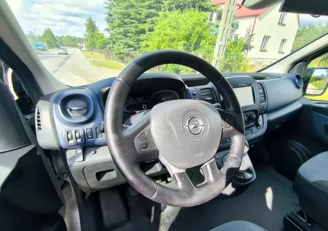 OPEL VIVARO 