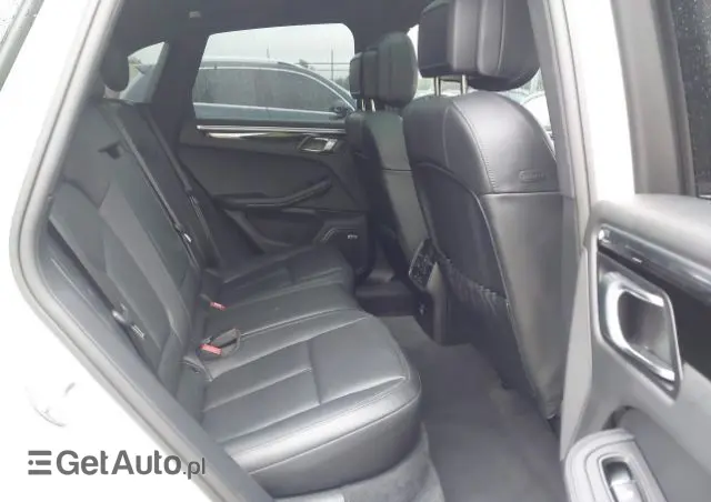PORSCHE Macan PDK