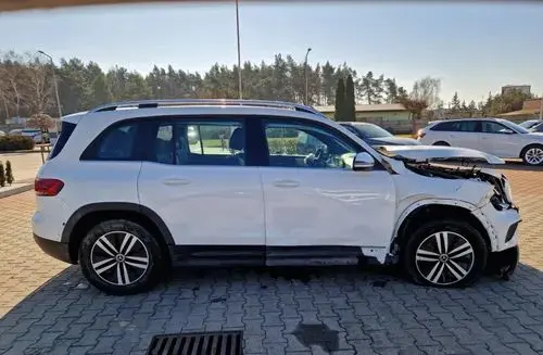 MERCEDES-BENZ GLB 