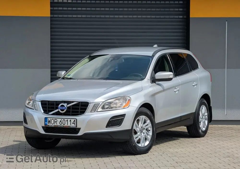 VOLVO XC 60 D4 Momentum