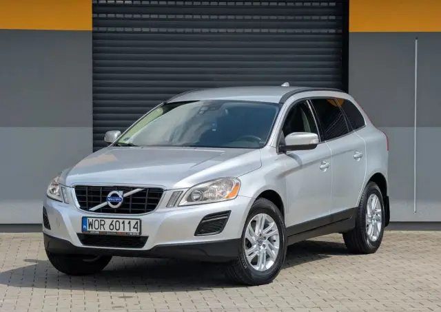 VOLVO XC 60 D4 Momentum
