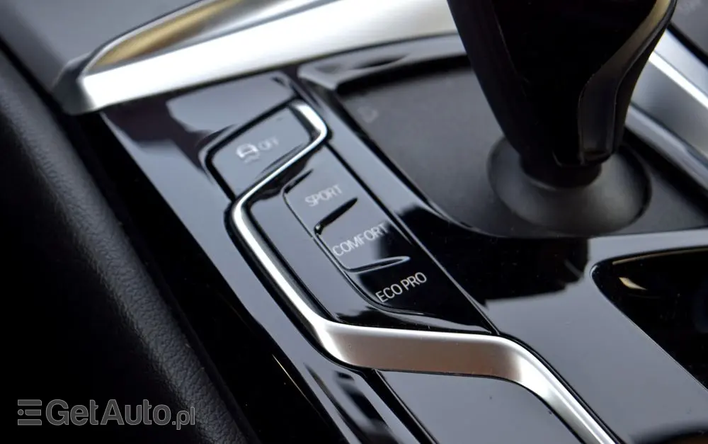 BMW Seria 5 530i xDrive M Sport Edition