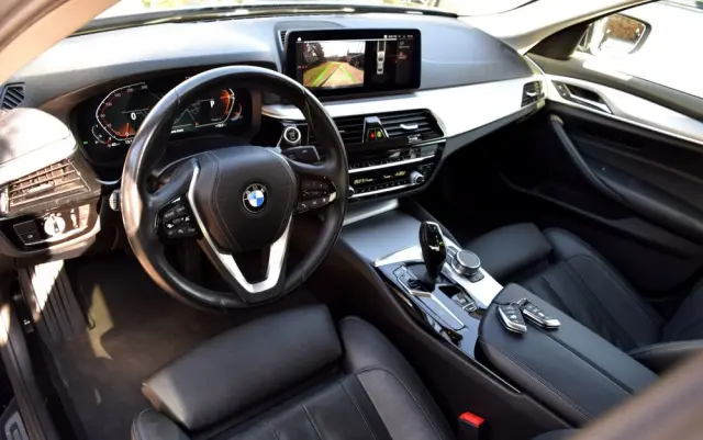BMW Seria 5 530i xDrive M Sport Edition