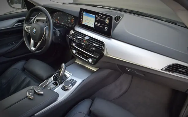 BMW Seria 5 530i xDrive M Sport Edition