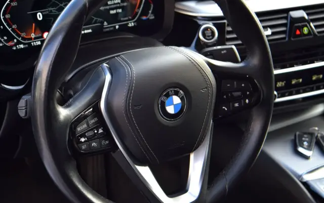 BMW Seria 5 530i xDrive M Sport Edition