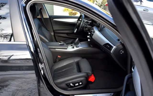BMW Seria 5 530i xDrive M Sport Edition