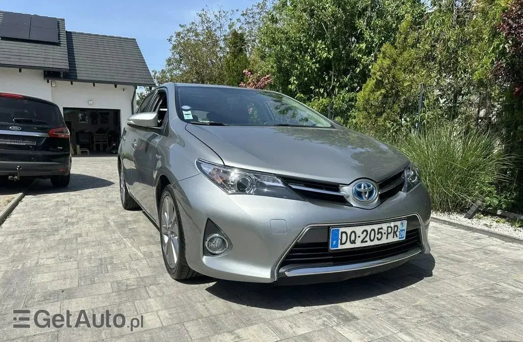 TOYOTA Auris 