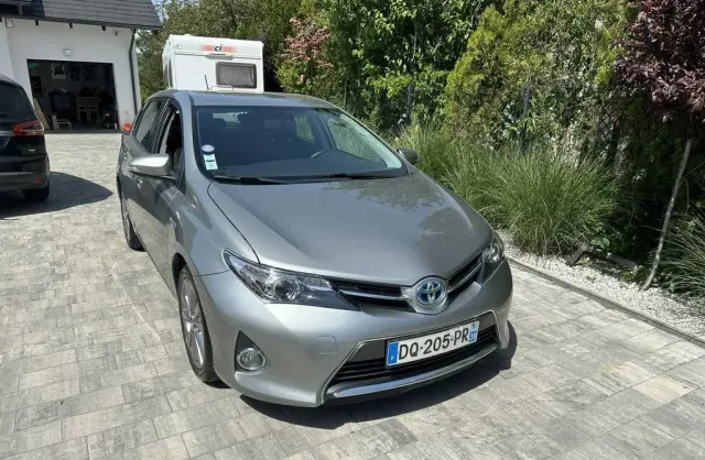 TOYOTA Auris 