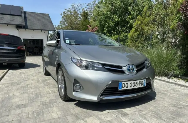 TOYOTA Auris 