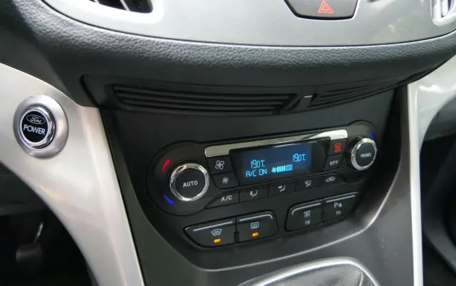 FORD C-MAX 1.6 Ti-VCT Titanium