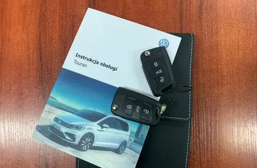 VOLKSWAGEN Touran 