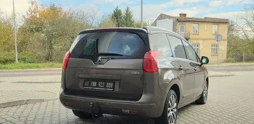 PEUGEOT 5008 