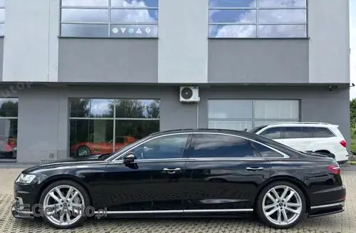 AUDI A8 