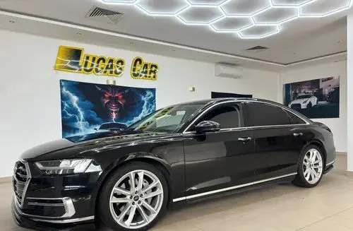 AUDI A8 