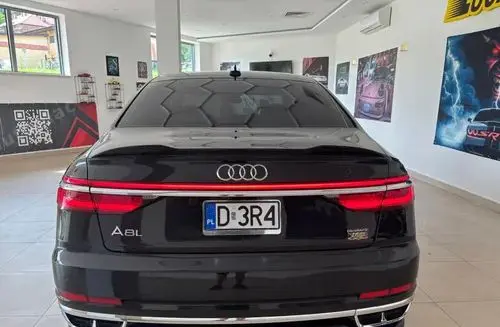 AUDI A8 