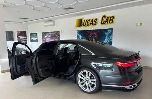 AUDI A8 