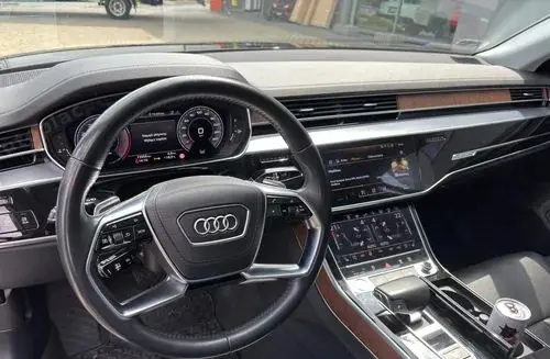 AUDI A8 