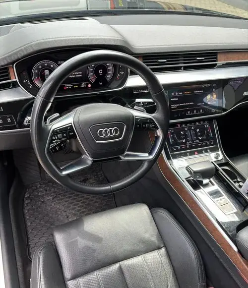 AUDI A8 