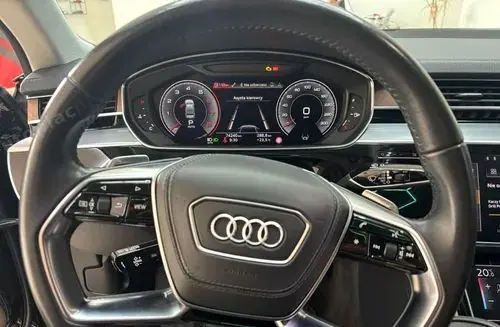 AUDI A8 