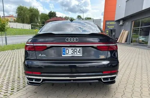 AUDI A8 
