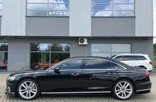 AUDI A8 